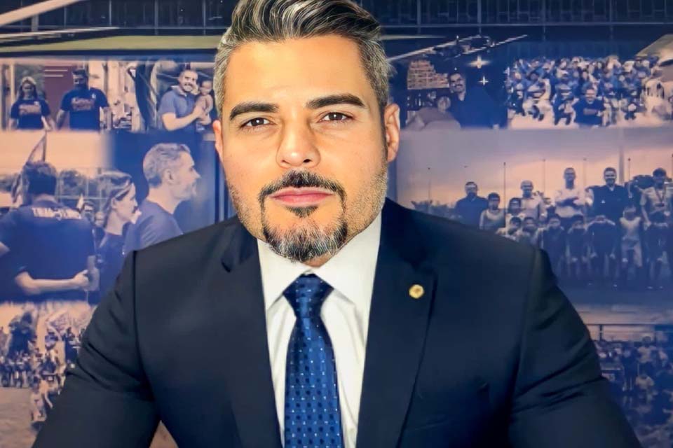 THIAGO FLORES: Parlamentares da oposição protocolam pedido de CPMI do Banco Master 