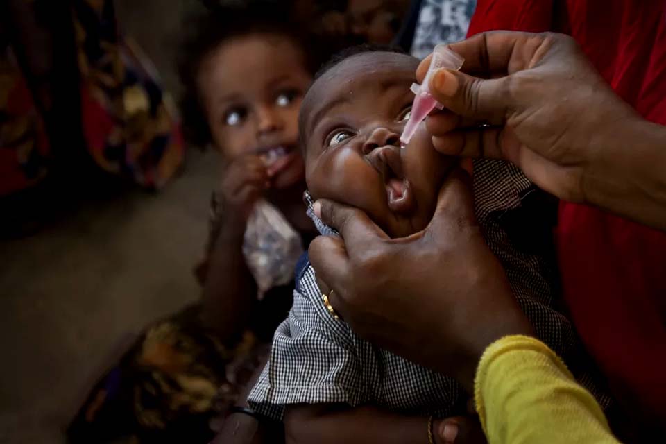 OMS anuncia erradicação da poliomielite na África