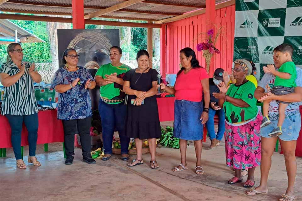  Governo fortalece protagonismo feminino durante encontro de mulheres tradicionais em Costa Marques