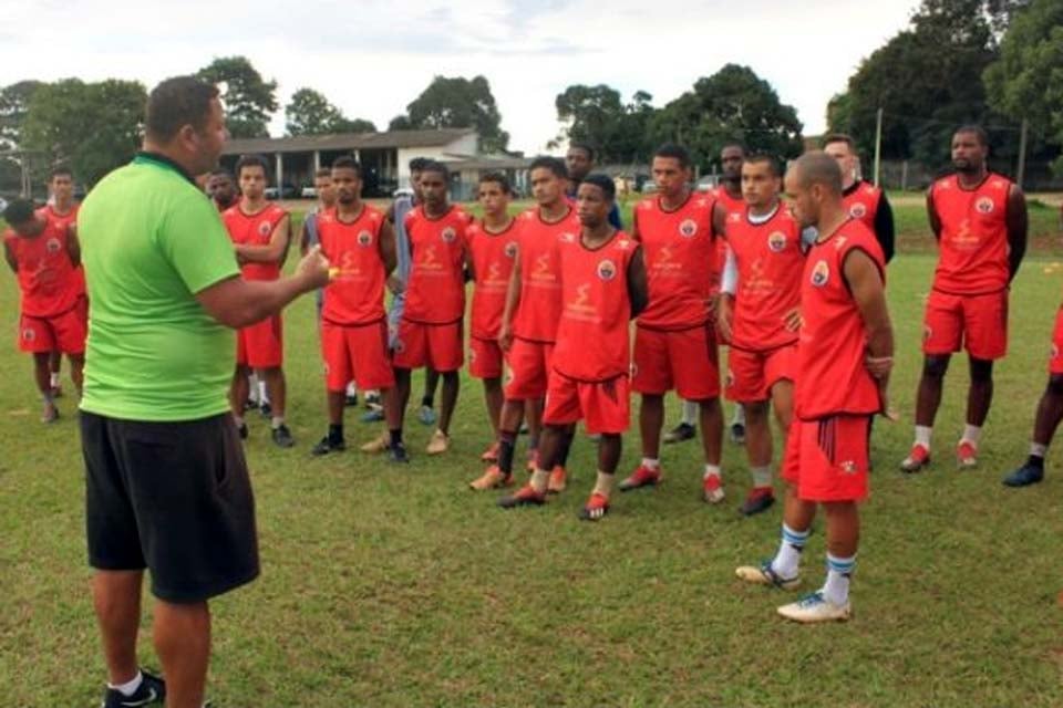 Barcelona realiza último treino coletivo antes da estreia contra Ji-Paraná