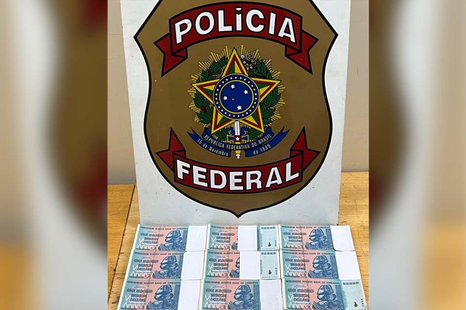 Polícia Federal apreende grande quantidade de dólares do Zimbábue, no Paraná