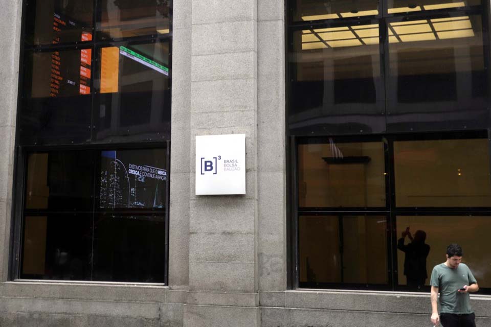 Bovespa despenca mais de 5% na reabertura dos mercados no Brasil