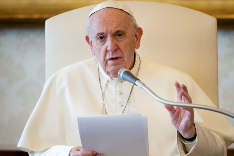 Papa pede respeito por medidas para a saída do confinamento