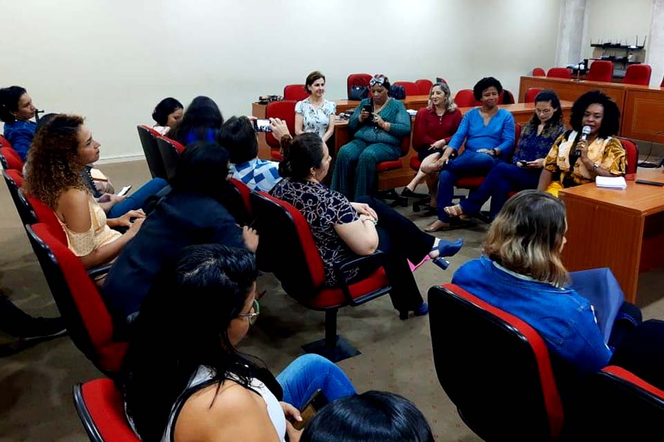 Secretária de Gênero e Etnia do Sintero constrói em parceria com outras entidades o debate em comemoração aos 88 anos do voto feminino