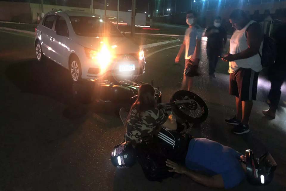 Acidente entre moto e carro deixa Pai e filha feridos na zona sul