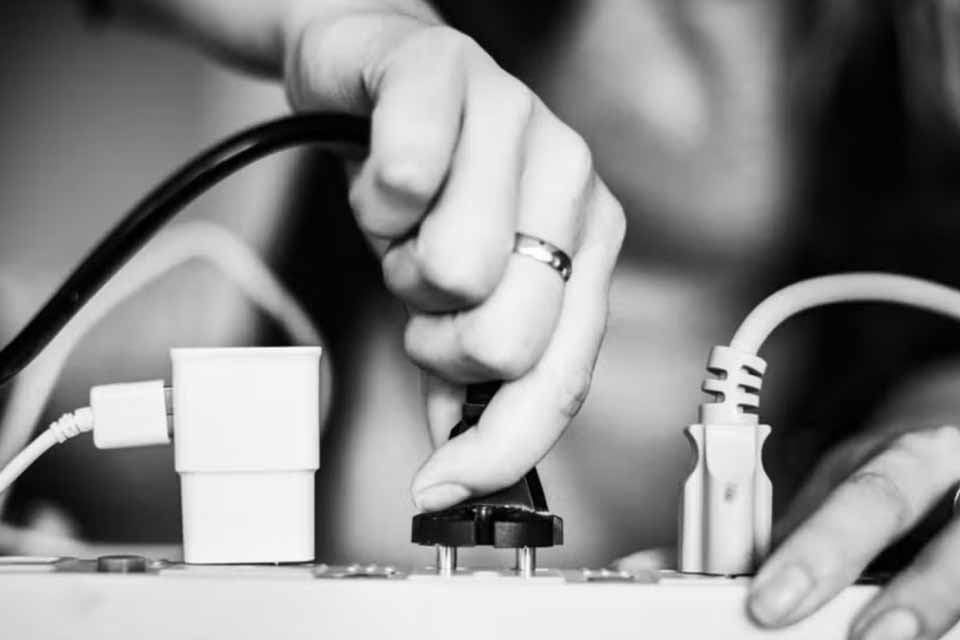 Rondônia tem 2º maior índice de mortes por choque elétrico por milhão de habitantes no país e Energisa alerta para prevenção