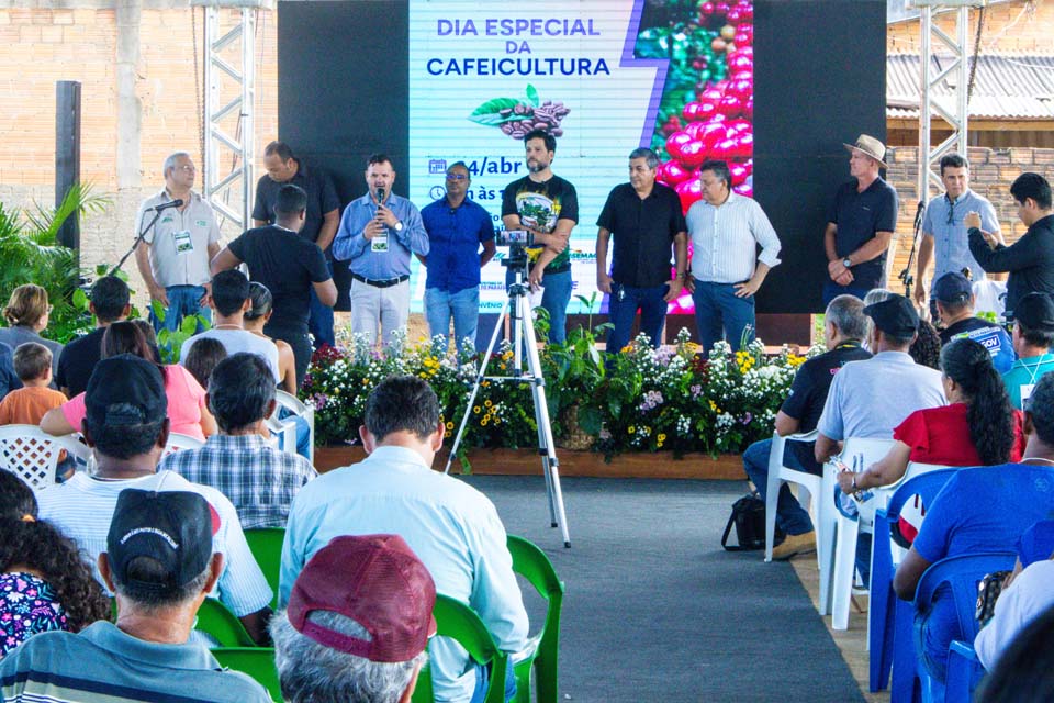 Deputado Delegado Camargo participa do Dia Especial da Cafeicultura em Alto Paraíso