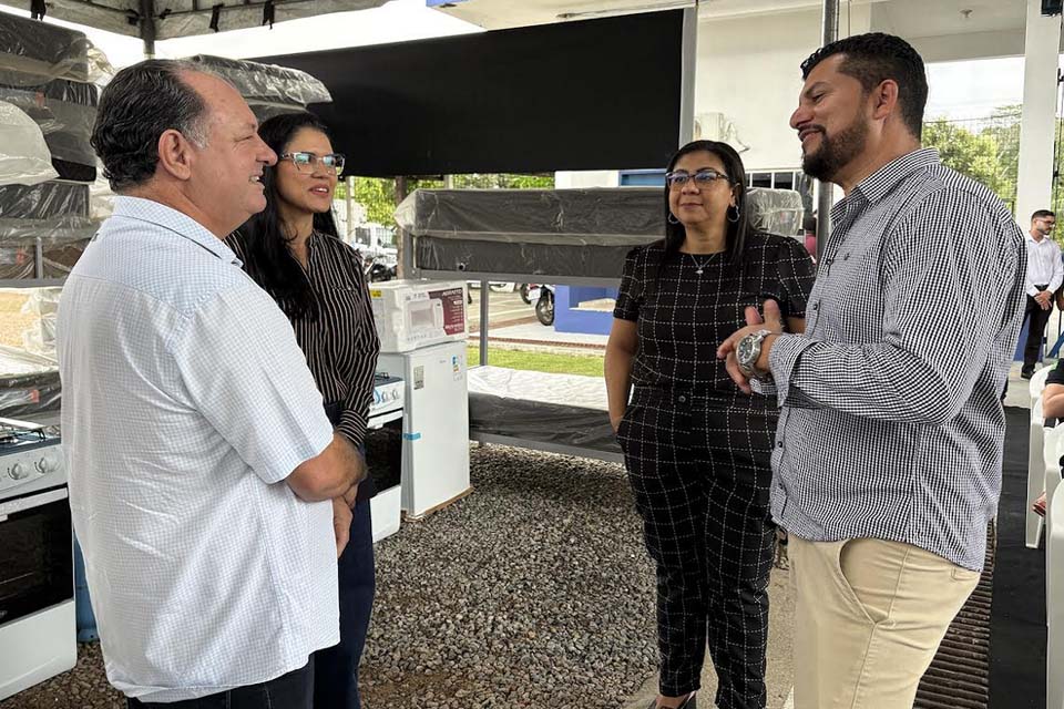 Deputado Pedro Fernandes participa de entrega de colchões para policiais penais em Ariquemes