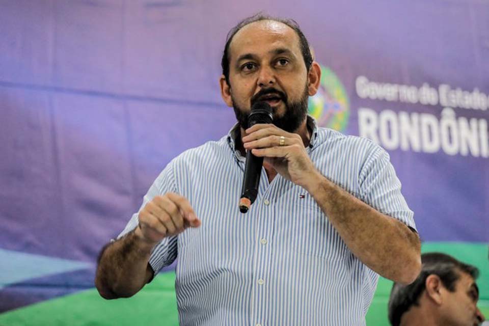 Laerte Gomes prestigia reinauguração de usina de nitrogênio e entrega de veículos para a Emater