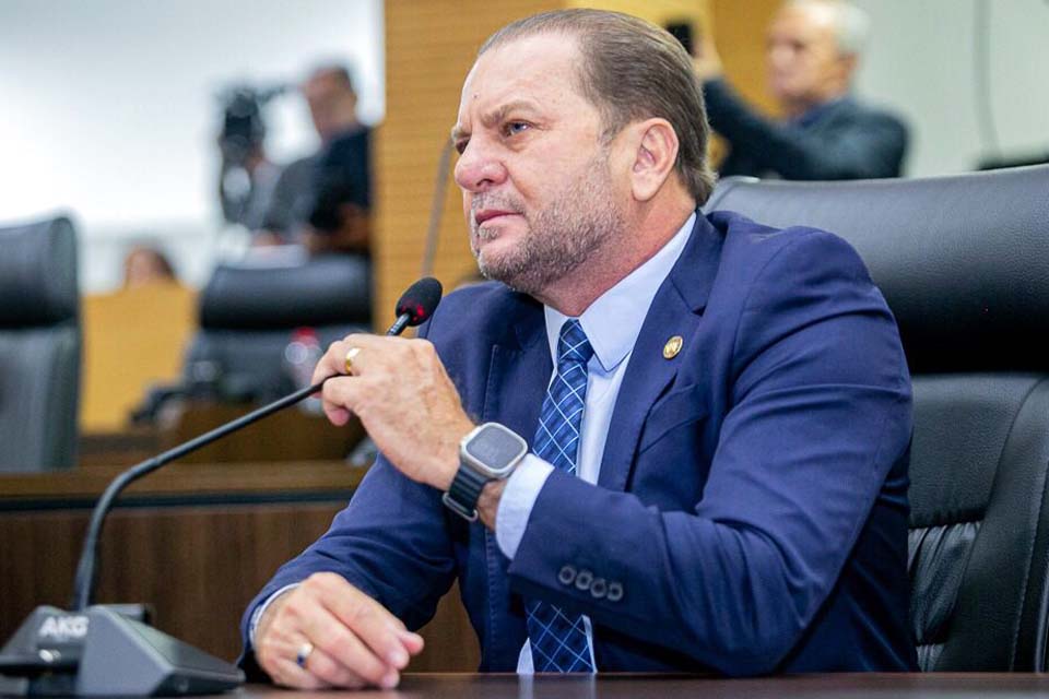 Deputado Cirone Deiró anuncia que mutirão para emissão de identidade será no Beira Rio