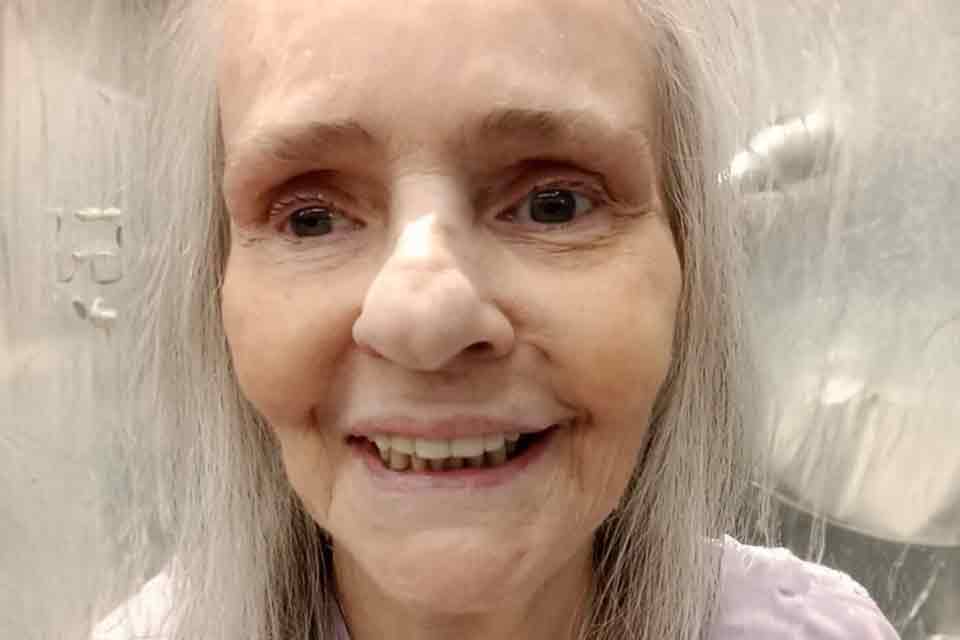 Angela Ro Ro é extubada e advogado faz apelo por doações: “Toda ajuda é bem-vinda”