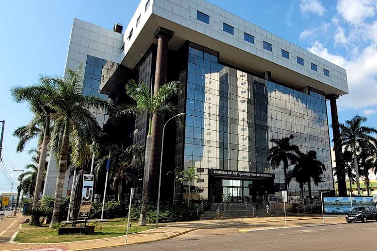 Justiça de Rondônia manda Município identificar veículos usados pelo prefeito e prevê multa de R$ 1 mil por dia