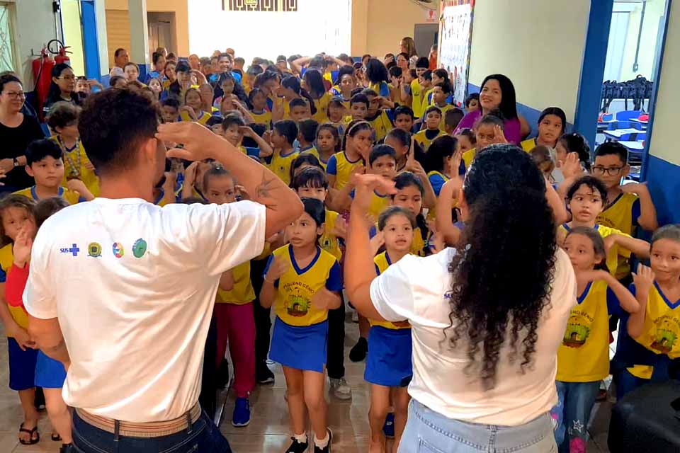 Alunos da Escola Municipal Pequeno Gênio recebem o projeto