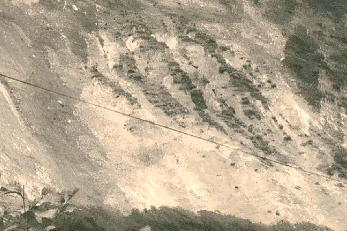 Grande deslizamento de terra atinge vilarejo no Nepal em meio a fortes chuvas