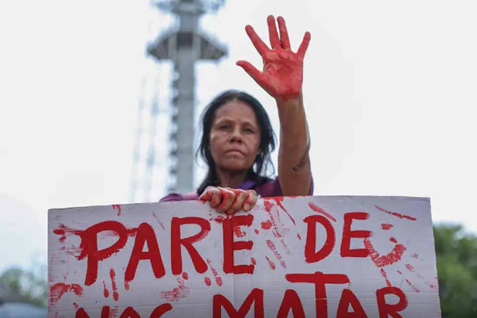 Apesar de medida protetiva, mulher é morta na rua por agressor em SP