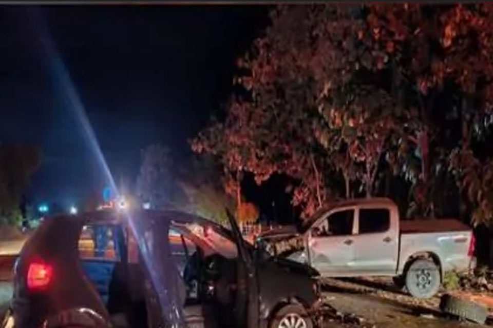 Colisão entre carro e caminhonete deixa cinco feridos na RO 010