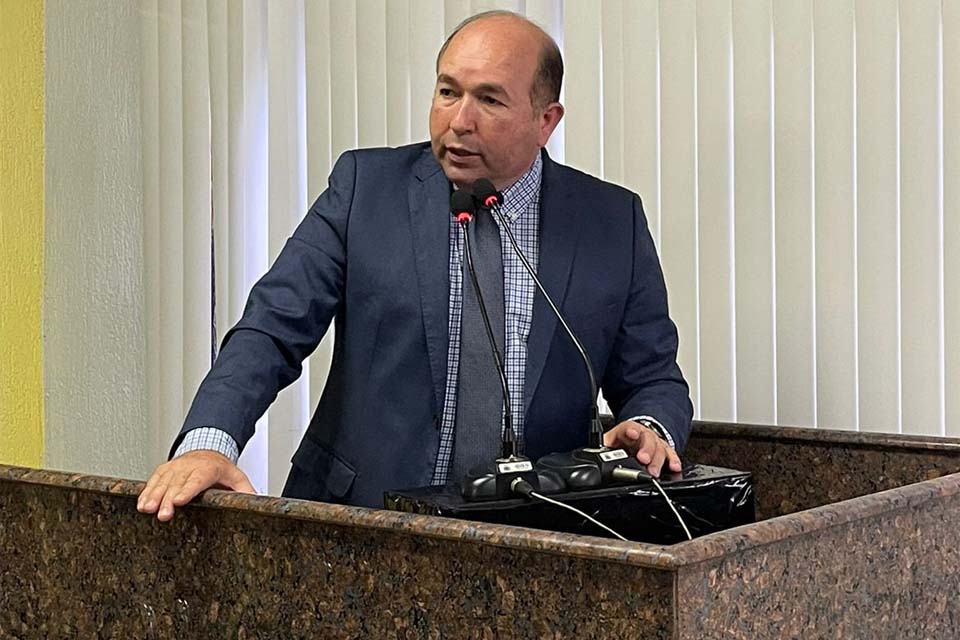 Edwilson Negreiros obtém serviços de limpeza, patrolamento e encascalhamento na zona Rural de Porto Velho