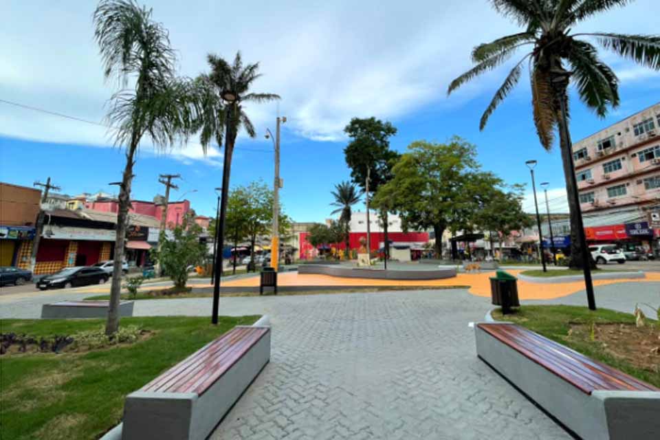 Duas semanas após a revitalização, Praça Jonathas Pedrosa já está reinserida à rotina de Porto Velho