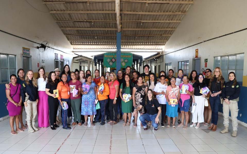 Ministério Público e Rede Lilás promovem roda de conversa com mulheres ribeirinhas do Baixo Madeira durante o Agosto Lilás