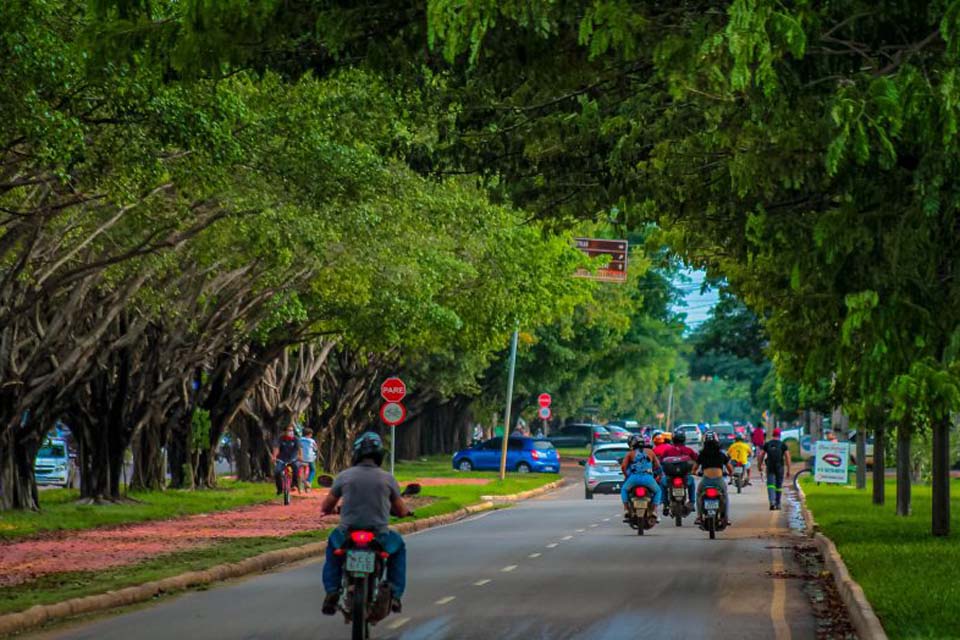 Exemplares do Código de Trânsito Brasileiro são entregues aos municípios de Ariquemes e Buritis