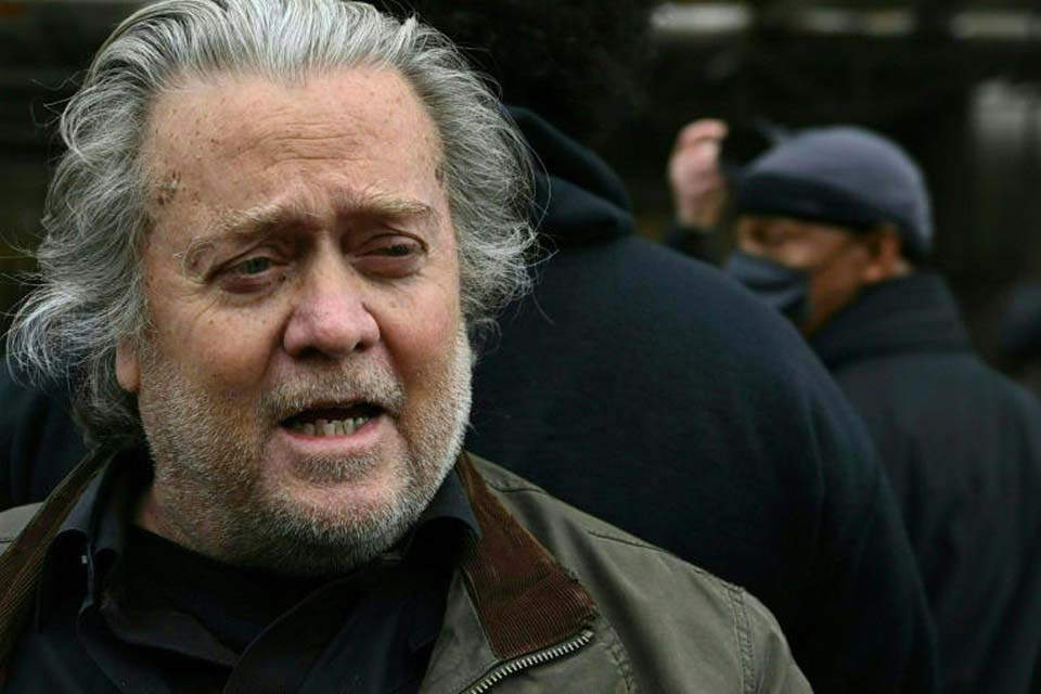 Justiça dos EUA seleciona júri para julgar ex-assessor de Trump pelo ataque ao Capitólio