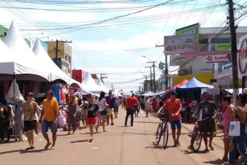 Professor Nazareno fala sobre aglomeração de pessoas em meio à pandemia em 'Os b***** de Rondônia'