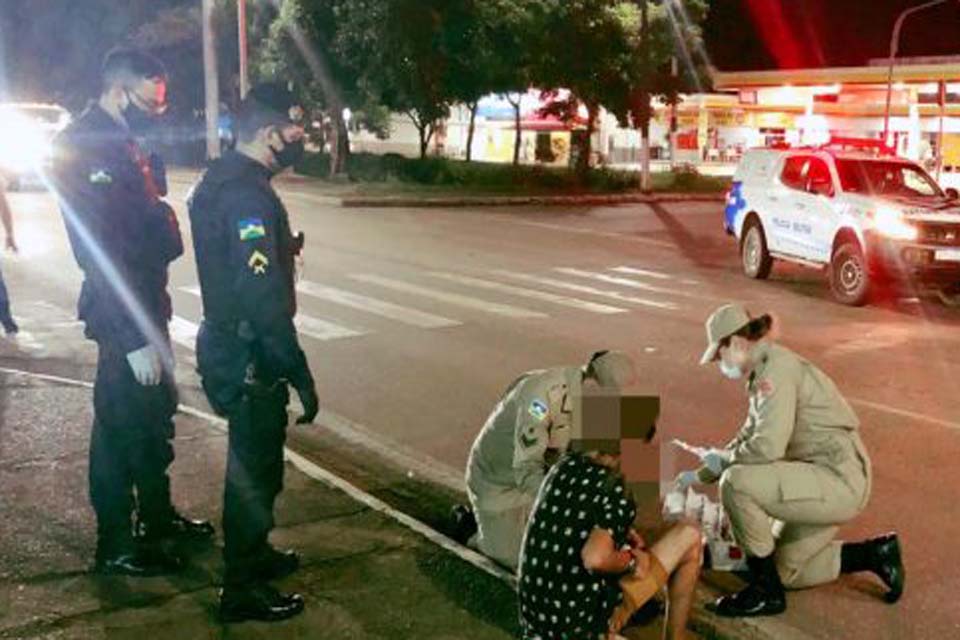 Jovem é surrado com barra de ferro, agressor foi preso no local