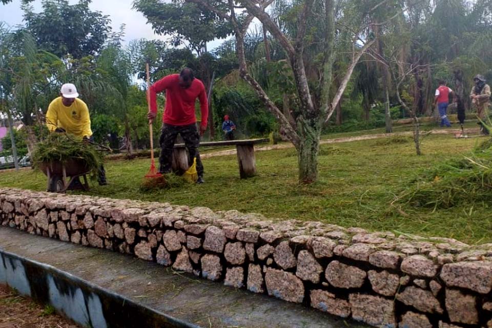Semusb realiza mutirão em praças e espaços públicos