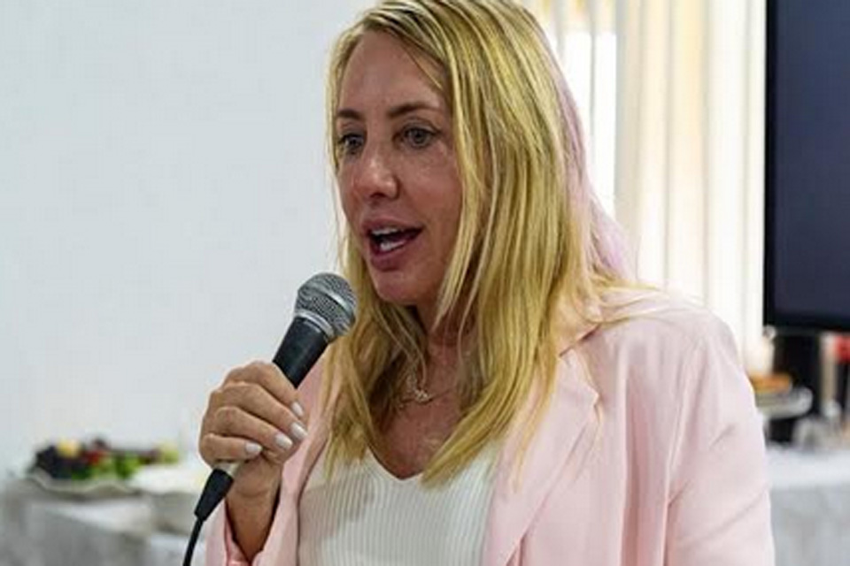 Ieda Chaves fortalece divulgação de cartilha com orientações às mulheres no Carnaval