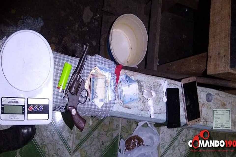 Apenado com tornozeleira eletrônica é preso com arma de fogo e drogas