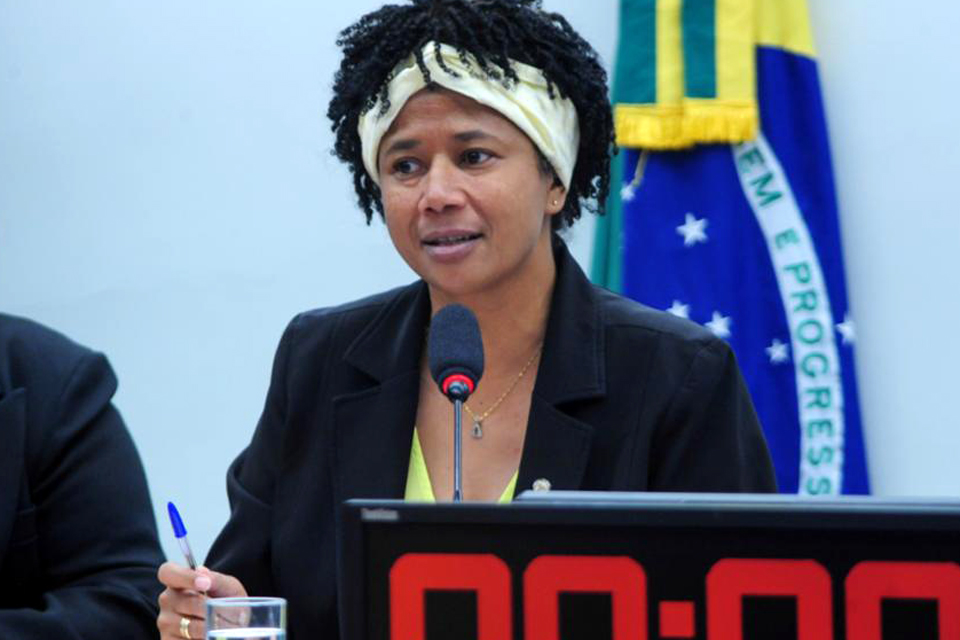 Silvia Cristina anuncia em seminário apresentar ao Ministério da Saúde Plano Nacional de Combate ao Câncer