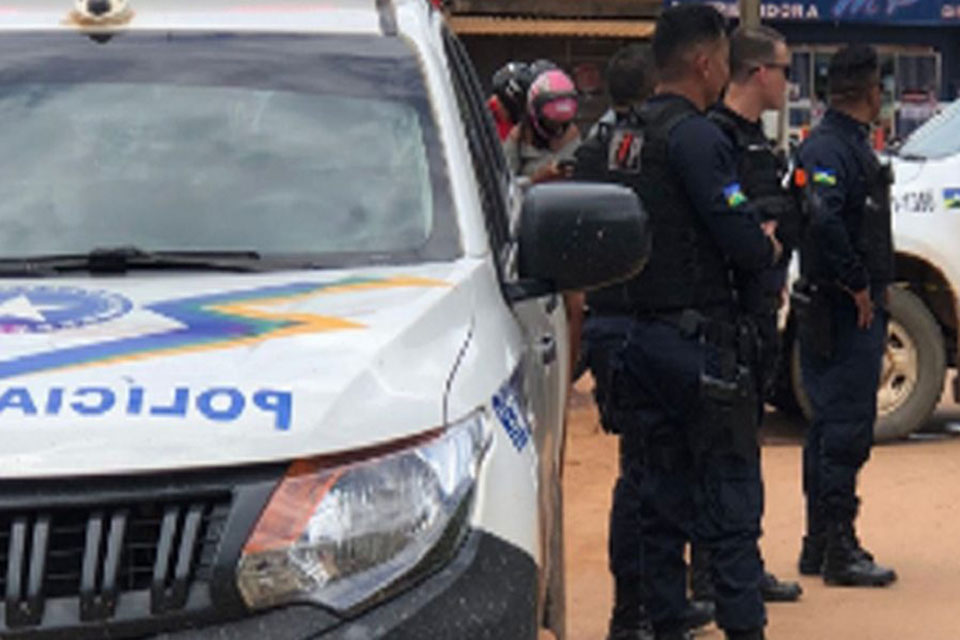 Homem ataca ex-mulher a facadas após vítima se negar reatar relacionamento