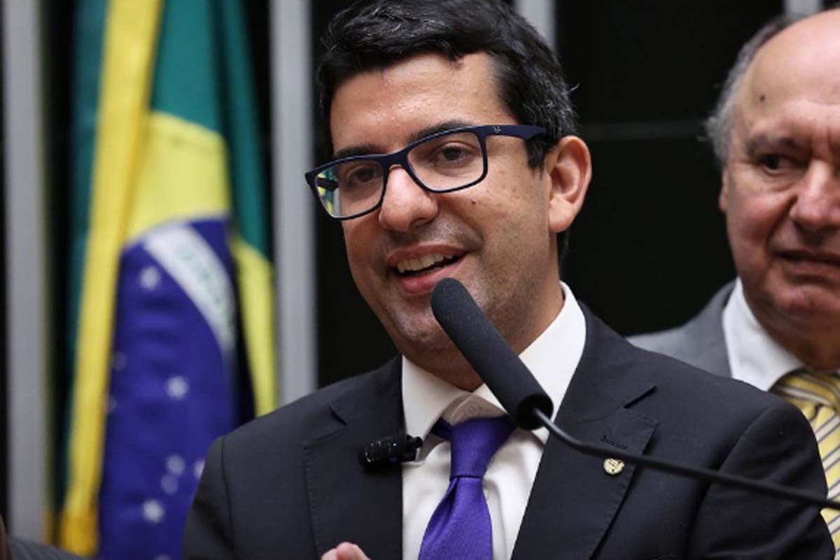 PF mira deputado do RJ e fraudes em contratos de R$ 200 milhões 
