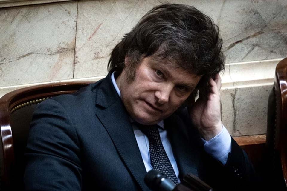 Javier Milei anuncia demissão de 15 mil servidores na Argentina