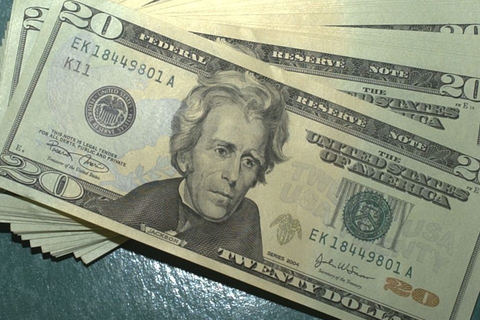 Contas externas têm saldo positivo de US$ 3,840 bilhões em abril