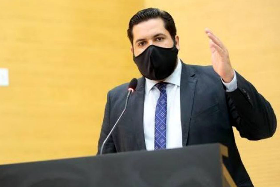 Deputado Jean Oliveira agradece Fhemeron pela reforma do Hemocentro de Rolim de Moura