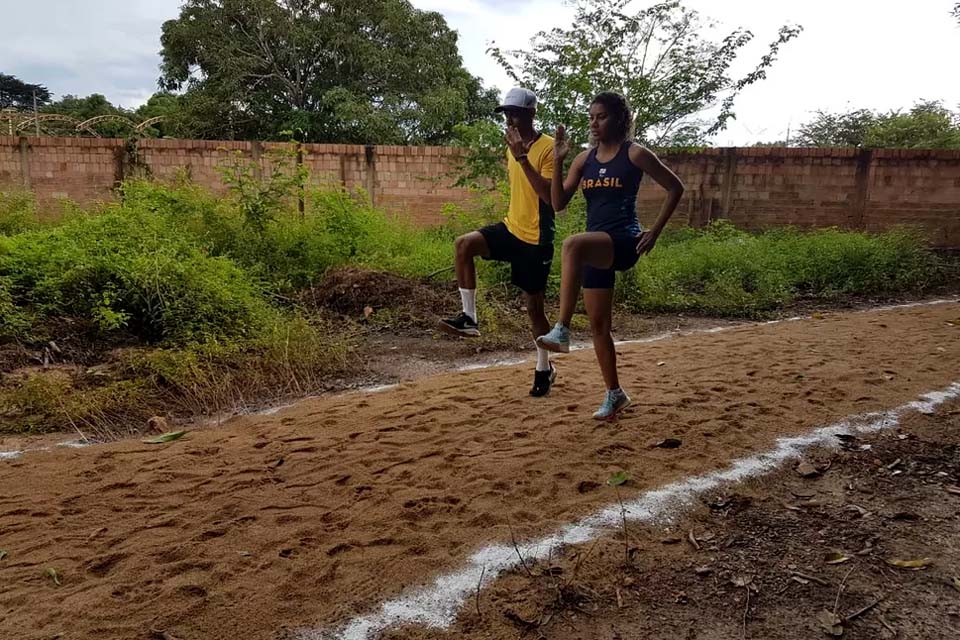 Com o CT fechado, Kesley e Ketyla Teodoro fazem pista adaptada em casa para continuar com os treinos