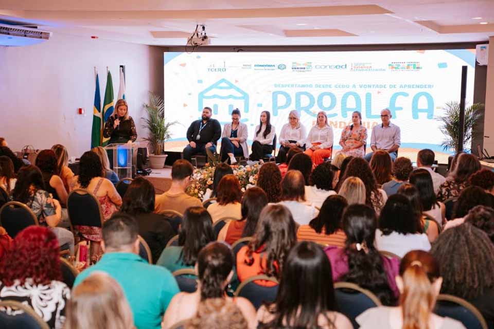 Semed recebe Selo Nacional de Compromisso com a Alfabetização