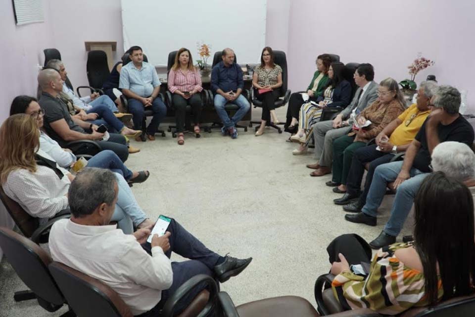 Deputado Cirone Deiró firma compromisso de garantir mais recursos para São Daniel Comboni