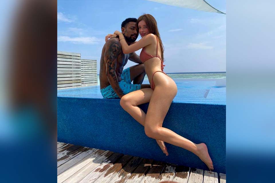 Nego do Borel posa com Duda Reis na beira de piscina e se despede de Maldivas: 