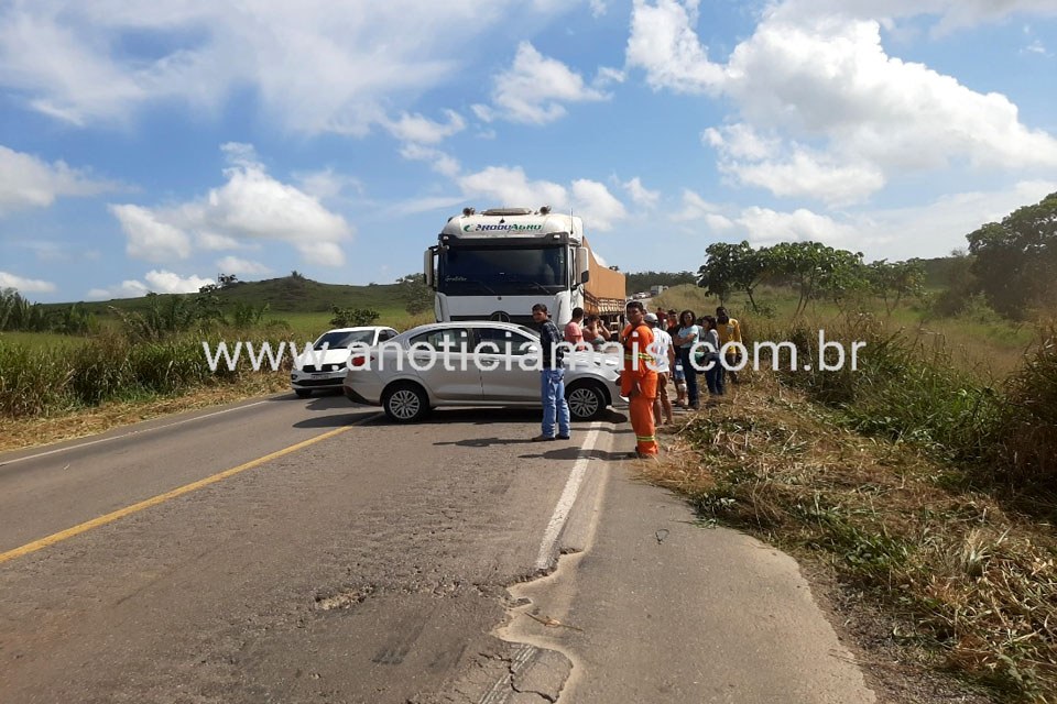 Acidente na BR-364 entre Jaru e Ouro Preto envolveu três veículos