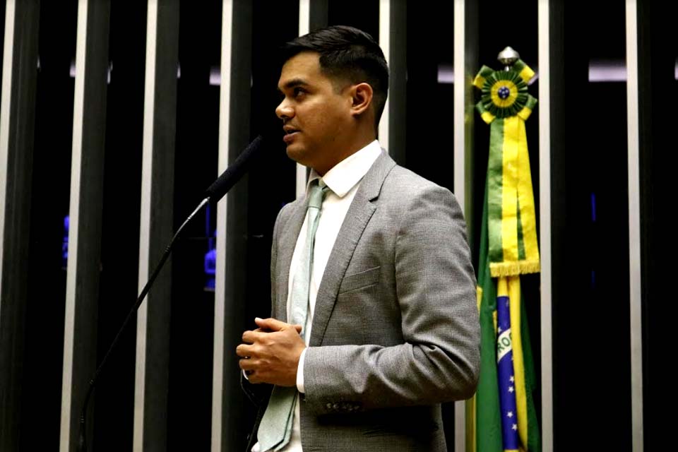 Câmara aprova MP que facilita compra de vacinas e insumos para o combate da Covid-19  O texto segue para o Senado
