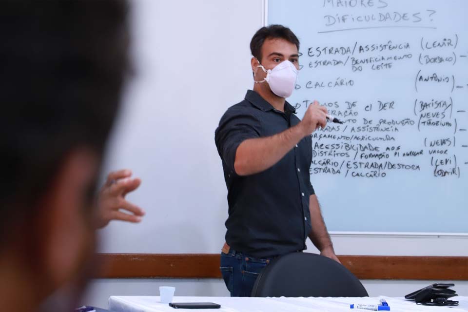 Secretário Municipal de Agricultura se reúne com associações de agricultores para discutir futuras ações