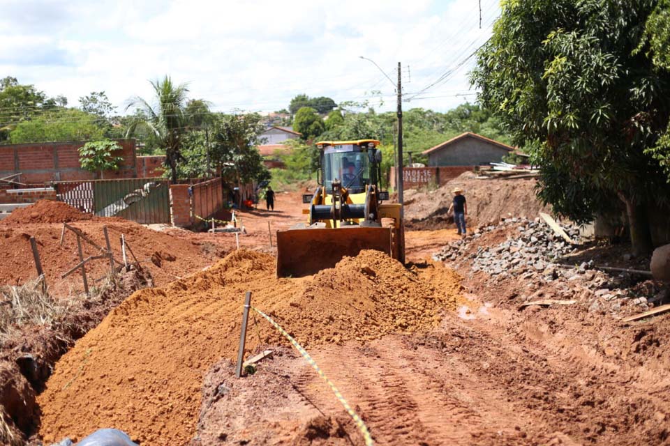 DER avança na obra de pavimentação de rua Mário Quintana, no município 