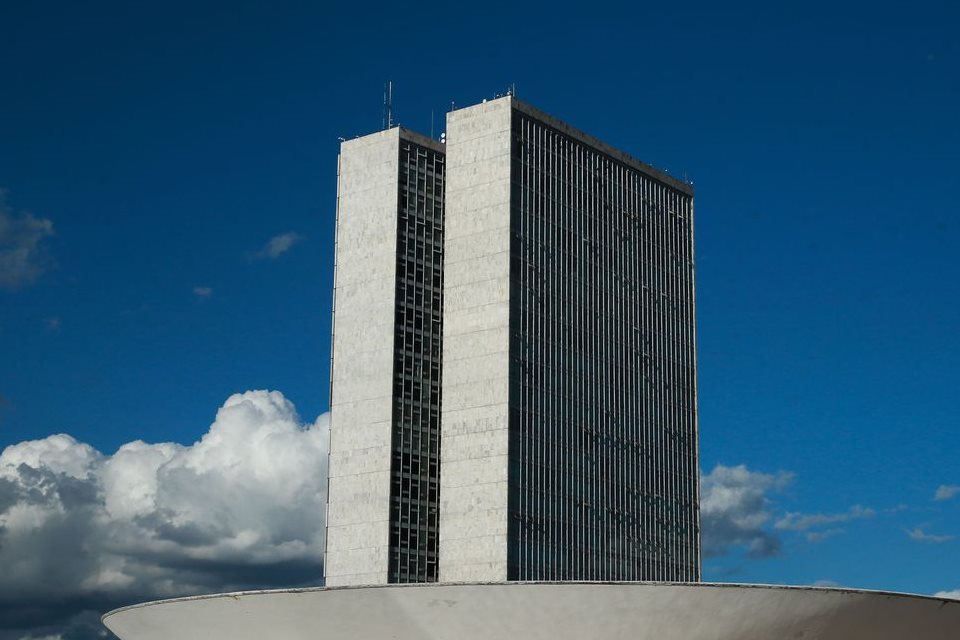 Projeto de regularização fundiária divide opiniões na Câmara