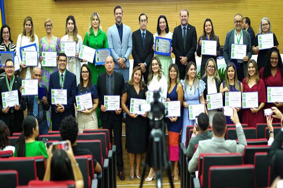 Líderes religiosos da Igreja Metodista Wesleyana são homenageados pela Assembleia Legislativa