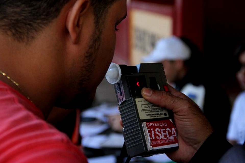 Lei Seca durante carnaval aborda mais de 100 veículos e faz prisões