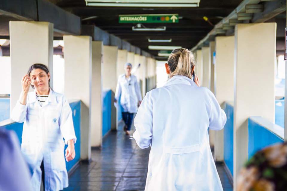 Governo convoca mais de 260 profissionais de saúde para ajudar no combate ao Covid-19. Prazo é de 24h