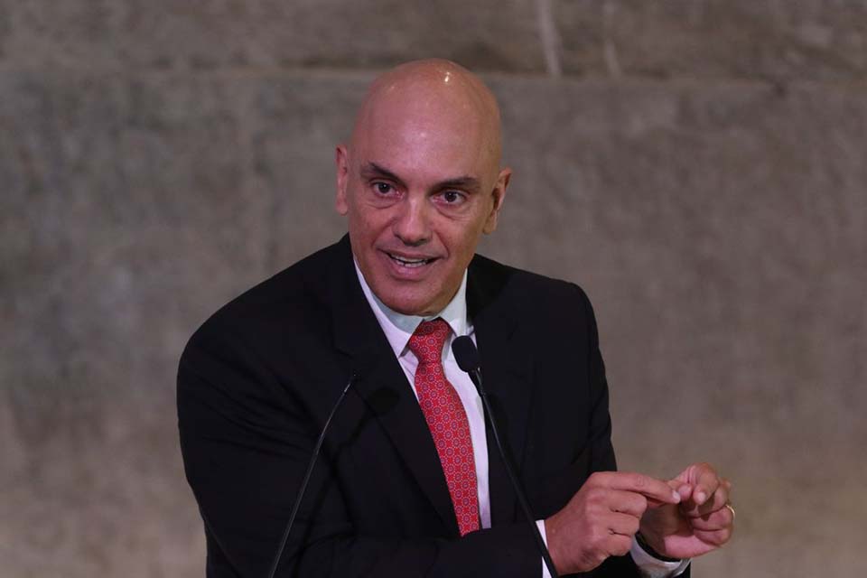 Moraes dá 48 horas para polícia federal ouvir ex-ministro do GSI