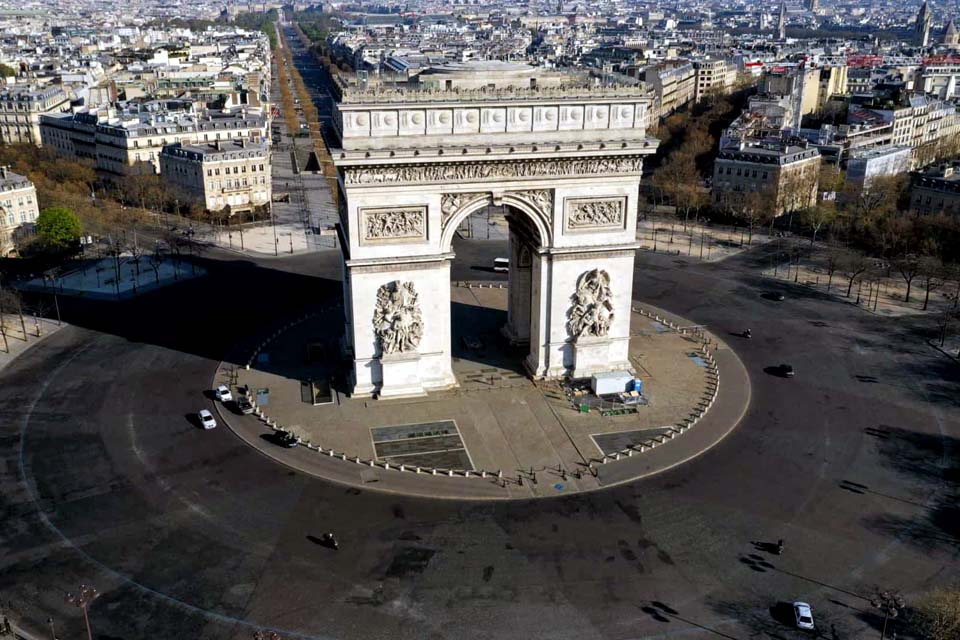 França regista 588 mortos num dia e contabiliza mais de 6.500 óbitos